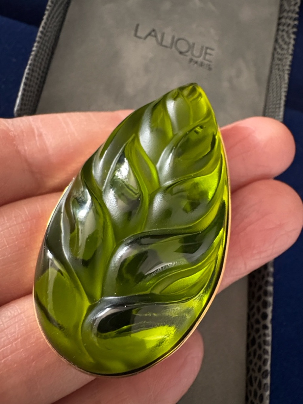 Authentic LALIQUE Paris 3D Green Leaf Carved Crystal Brooch/pendant